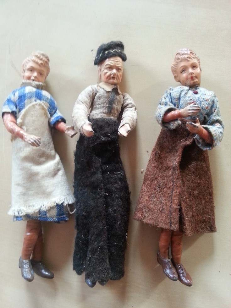 Alte Puppenstubenfiguren - Vater, Mutter, Küchenhilfe