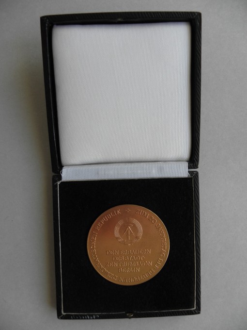 Medaille den Erbauern des Stadtzentrums von Berlin zum 20. Jahrestag der DDR - 1969