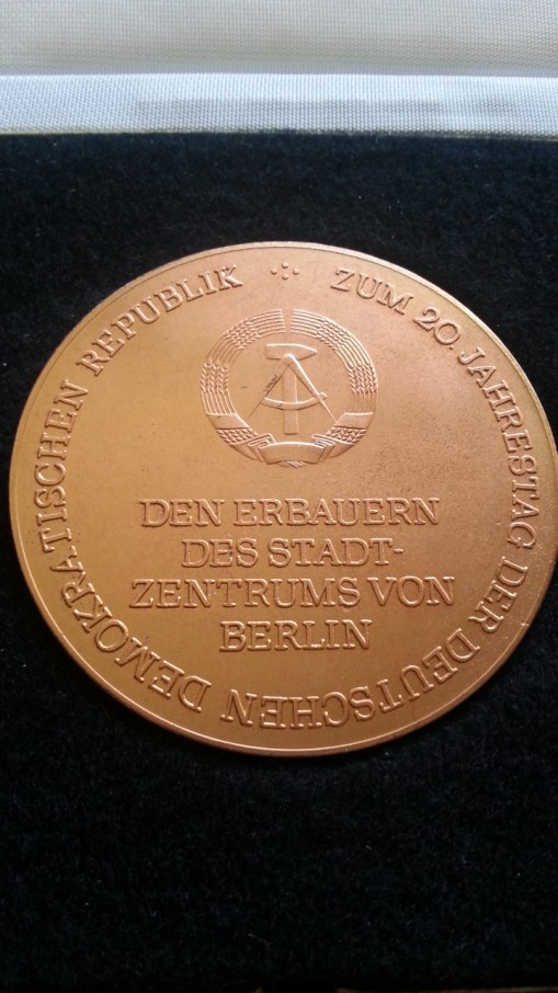 Medaille den Erbauern des Stadtzentrums von Berlin zum 20. Jahrestag der DDR - 1969